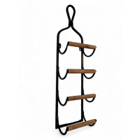 Wijnrek hangend metaal zwart met houten randen voor 4 flessen. Afmetingen 18x12x70 cm